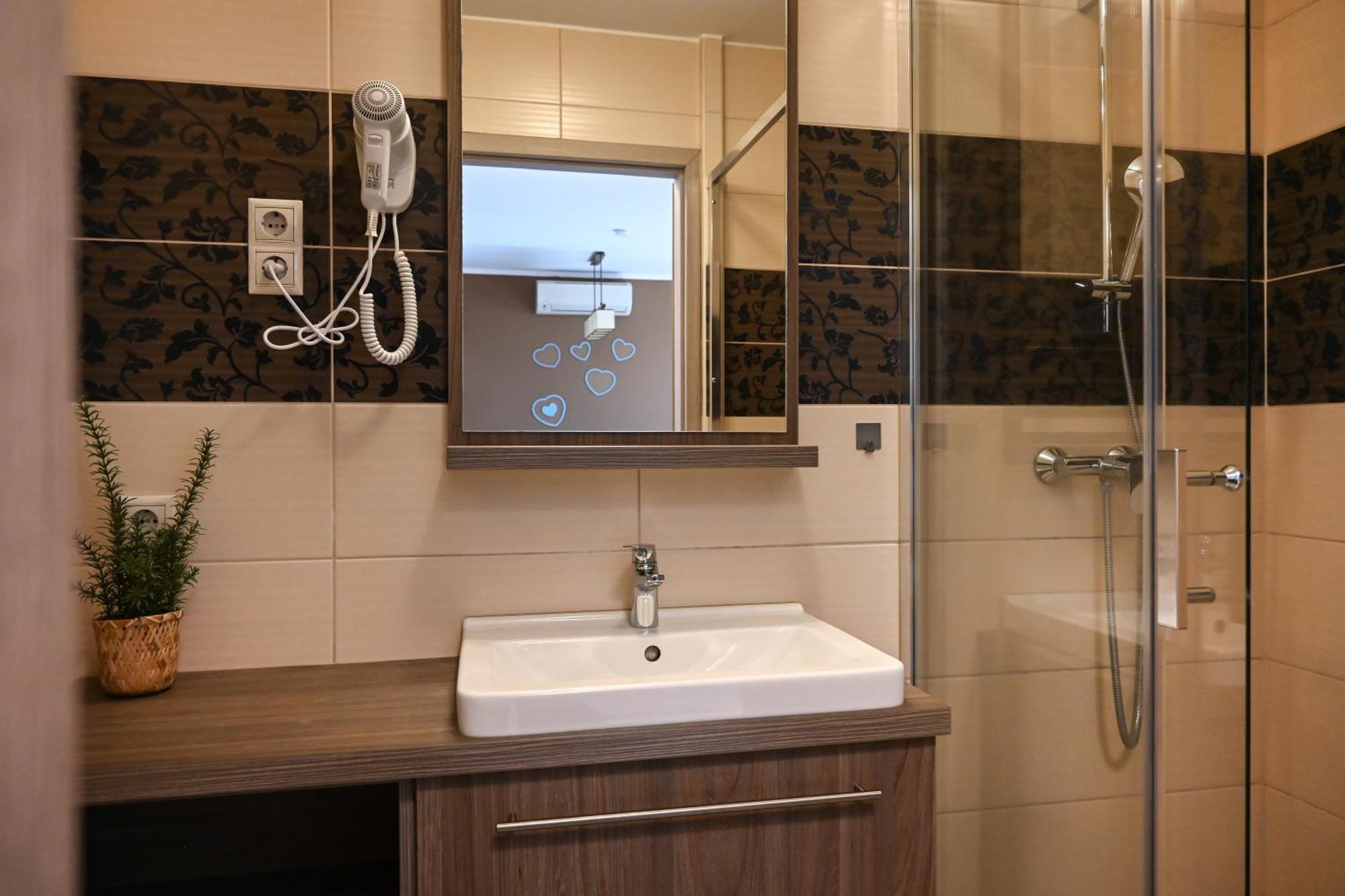 Zafír Apartmanház Sárvár Exteriér fotografie